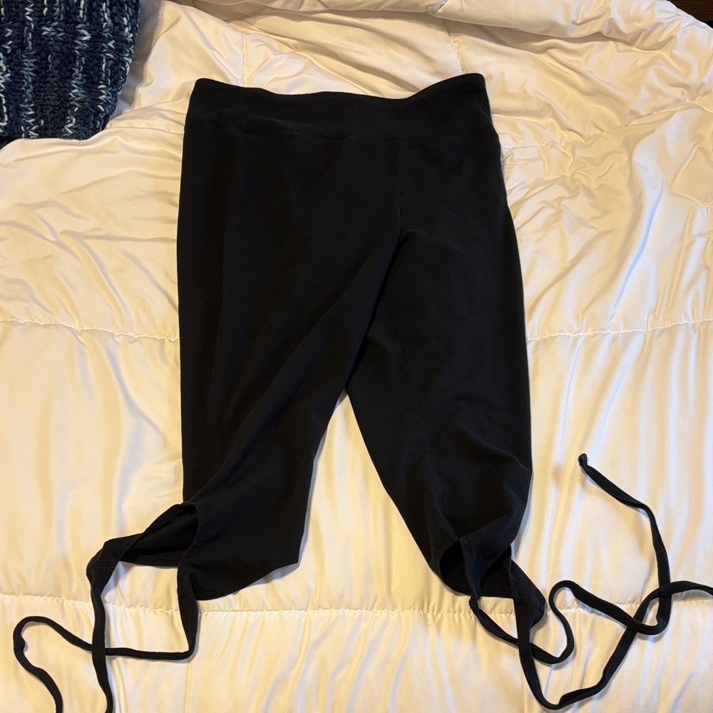 Mossimo medium women capri Black Leggings